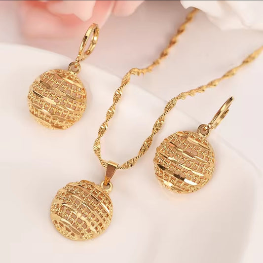 Luxury 18K Gold-Plated Jewelry Set – Round Pendant Necklace & Earrings for Women